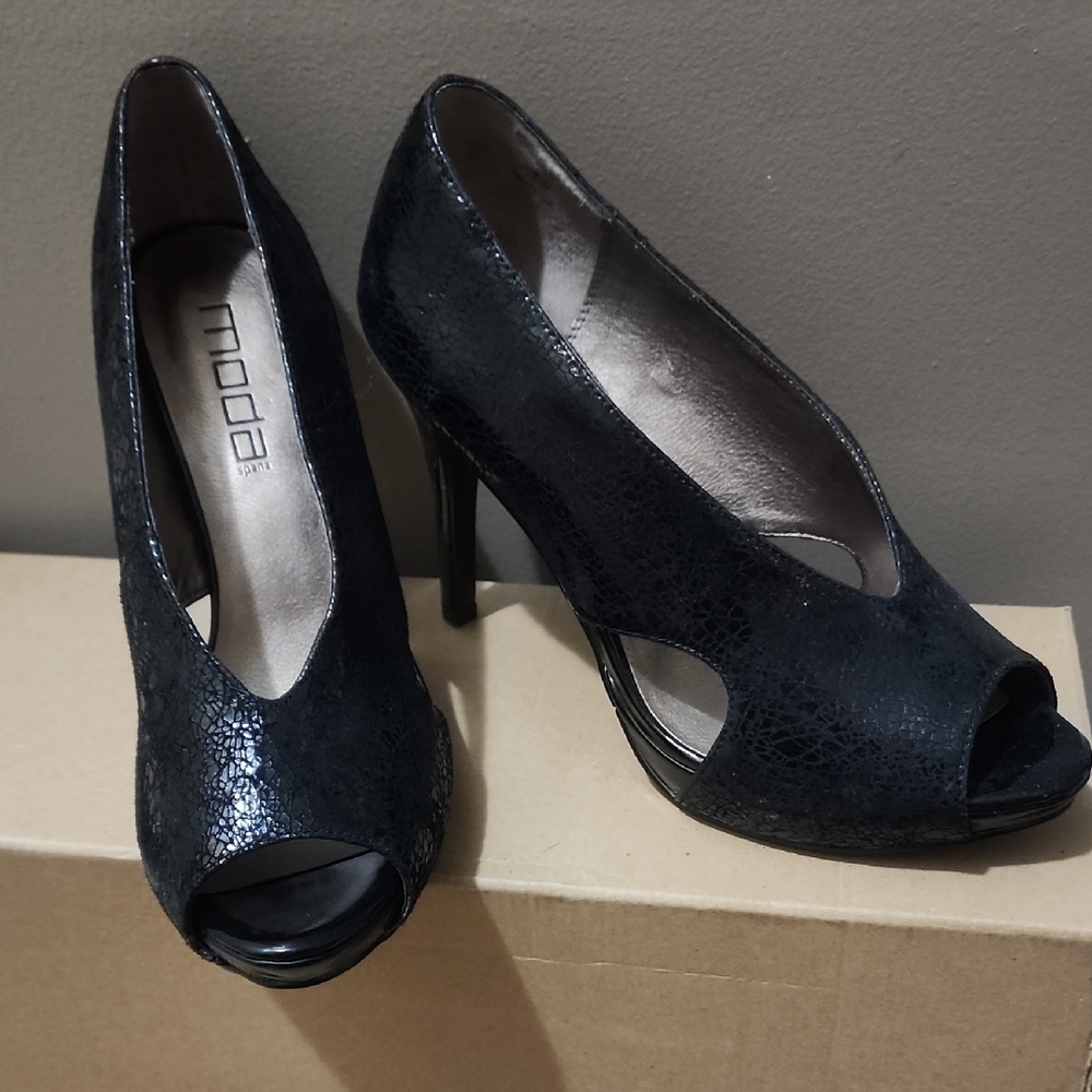 Moda Black Peep Toe Heels